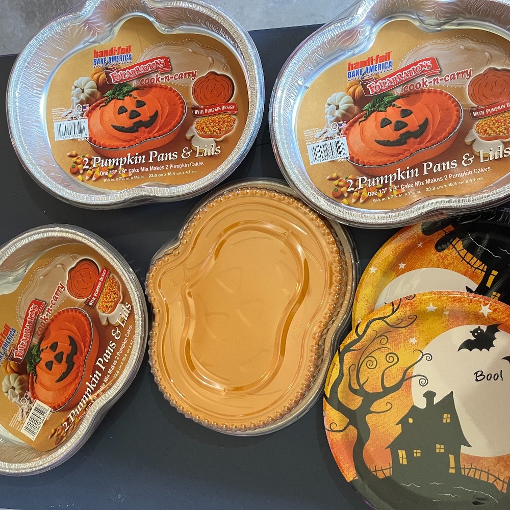 Pumpkin tins Halloween places